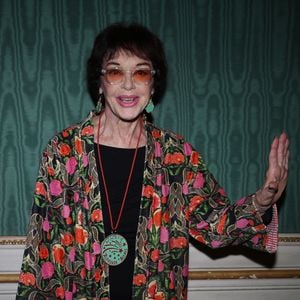 Elle a découvert cette région à la fin des années 1970 avec Bernard Giraudeau, qui y avait acheté une vieille ferme, et décrit aujourd’hui la Creuse comme « mon pays d’adoption » et « ma matrice ».
Exclusif - Anny Duperey (présidente de la cérémonie) lors de la remise des prix de l'académie Alphonse Allais à paris le 18 novembre 2025 dans les salons d'honneur de la SACD.
© Denis Guignebourg / Bestimage