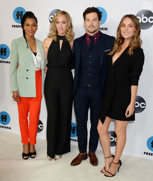 Kelly McCreary, Kim Raver, Giacomo Gianniotti et Camilla Luddingto à Pasadena, le 5 février 2019.