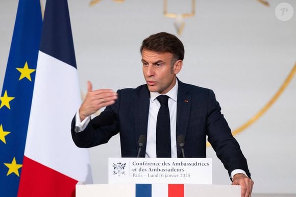 Des faits qui remontent à juin dernier, lorsqu'Emmanuel Macron a décidé de dissoudre l'Assemblée nationale.

Le président de la République française Emmanuel Macron prononce son discours devant les ambassadeurs de France en poste dans le monde au palais présidentiel de l'Elysée à Paris, France, le 6 janvier 2025. © Jeanne Accorsini/Pool/Bestimage