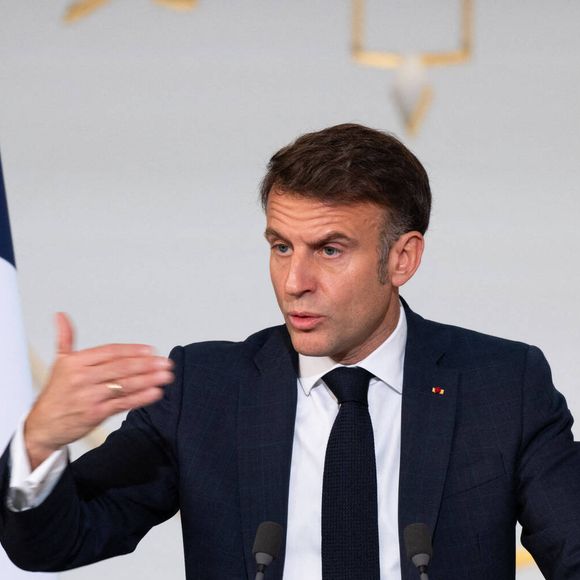 Des faits qui remontent à juin dernier, lorsqu'Emmanuel Macron a décidé de dissoudre l'Assemblée nationale.

Le président de la République française Emmanuel Macron prononce son discours devant les ambassadeurs de France en poste dans le monde au palais présidentiel de l'Elysée à Paris, France, le 6 janvier 2025. © Jeanne Accorsini/Pool/Bestimage