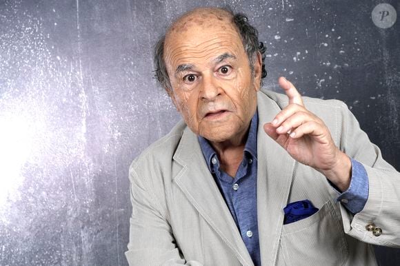 Mais le duo n'a plus été appelé, et on sait pourquoi.

Portrait de Jean Benguigui lors de l'enregistrement de l'émission "Chez Jordan de Luxe" à Paris. Le 10 octobre 2023
© Cédric Perrin / Bestimage