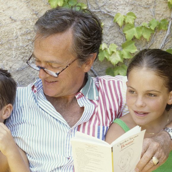 Archives - En France, en Corse, Philippe Labro en vacances, et ses enfants Jean et Clarisse  
Michel Ristroph via Bestimage