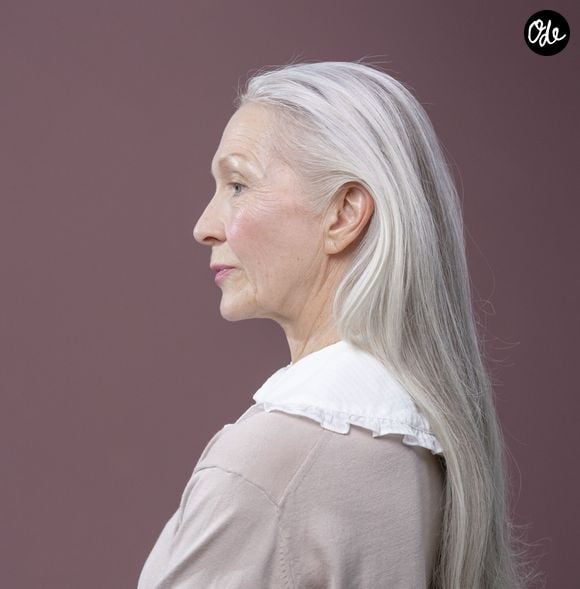 Pourtant, de récents travaux scientifiques révèlent que la dépigmentation capillaire cache peut-être une réaction biologique protectrice pour chacun.
