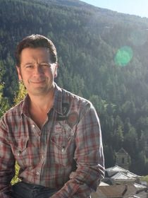 La double vie de Laurent Gerra entre Paris et une région à la frontière italienne où il a un chalet et "revit"