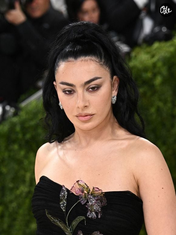 Charli XCX au Met Gala 2026, le 4 Mai 2026 à New York.

© Bestimage