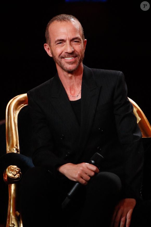 Exclusif - Calogero lors de l'enregistrement de l'émission "Serge Lama, le dernier rappel" présentée par F. Bollaert, diffusée le vendredi 21 novembre 2025 sur France 3 à 21h10, au théâtre Marigny à Paris, France, le 29 avril 2025. © Clovis-Moreau/Bestimage