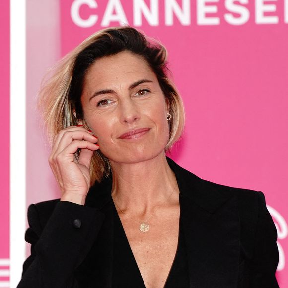 Info du 7 avril 2022 - Alessandra Sublet quitte les plateaux télé - Alessandra Sublet - Arrivées au photocall de la cérémonie de clôture sur le pink carpet de la 5ème édition du Festival International Canneseries à Cannes le 6 avril 2022.

© Norbert Scanella / Panoramic / Bestimage