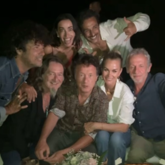 Cette demeure, devenue hautement symbolique, aura mis sept ans à trouver preneur.

Laeticia Hallyday publie régulièrement des stories sur son compte Instagram. Le 24 juin 2025 à Marnes-la-Coquette.