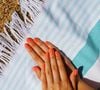 Un dermatologue alerte sur les dangers invisibles de cette pratique pourtant si courante.