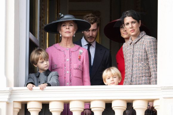 La princesse Caroline de Hanovre, Pierre Casiraghi, Charlotte Casiraghi, Francesco Casiraghi et Stefano Casiraghi apparaissent au balcon du palais lors de la fête nationale de Monaco le 19 novembre 2022 à Monaco, France. Photo by David Niviere/ABACAPRESS.COM