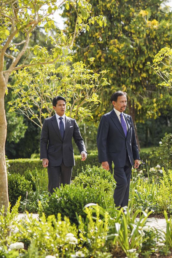 Hassanal Bolkiah, Sultan de Brunei, le prince Mateen de Brunei - Mariage du prince Hussein bin Abdullah II et Rajwa Al-Saif au palais Husseiniya à Amman, Jordanie le 1er juin 2023. Photo par Dana Press / Bestimage