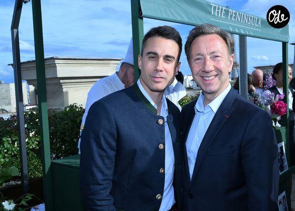 Stéphane Bern et son compagnon Yori Bailleres - Réouverture du rooftop « L'heure dorée » de l'hôtel Peninsula à Paris le 10 juin 2026. © Rachid Bellak/Bestimage
