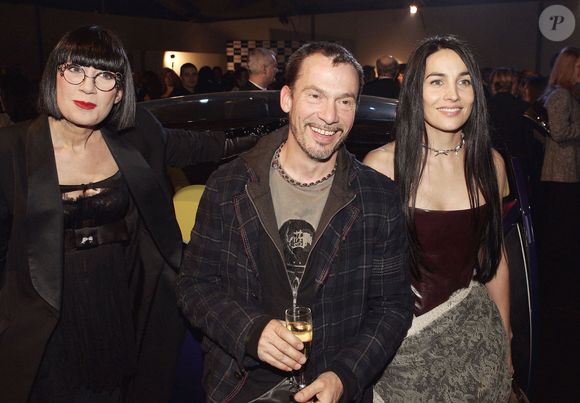 La créatrice française Chantal Thomass, le chanteur Florent Pagny et sa femme Azucena assistent au Festival de l'automobile au Grand Palais à Paris, France, le 17 janvier 2006. Photo par Laurent Zabulon/ABACAPRESS.COM.