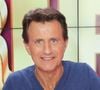 Un joli moment partagé par une famille souriante et, surtout, très unie.

Vincent Perrot - Enregistrement de l'émission "Les grands du rire", présentée par K.Chéryl et B.Montiel, diffusée le 26 octobre sur C8
© Jack Tribeca / Bestimage