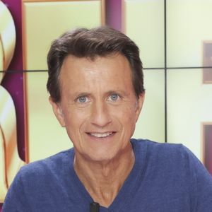 Un joli moment partagé par une famille souriante et, surtout, très unie.
Vincent Perrot - Enregistrement de l'émission "Les grands du rire", présentée par K.Chéryl et B.Montiel, diffusée le 26 octobre sur C8
© Jack Tribeca / Bestimage