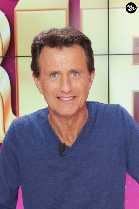 Un joli moment partagé par une famille souriante et, surtout, très unie.

Vincent Perrot - Enregistrement de l'émission "Les grands du rire", présentée par K.Chéryl et B.Montiel, diffusée le 26 octobre sur C8
© Jack Tribeca / Bestimage