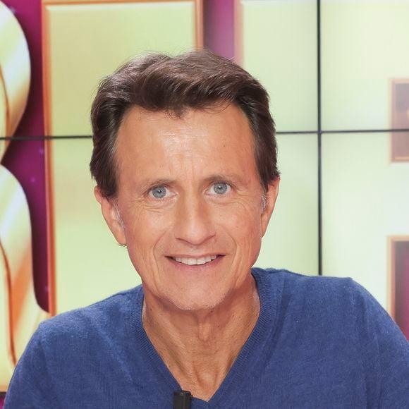 Un joli moment partagé par une famille souriante et, surtout, très unie.

Vincent Perrot - Enregistrement de l'émission "Les grands du rire", présentée par K.Chéryl et B.Montiel, diffusée le 26 octobre sur C8
© Jack Tribeca / Bestimage