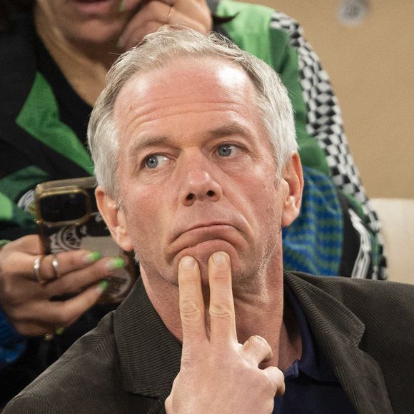Arrivé sur France 2 la rentrée dernière, Julien Arnaud s'apprête déjà à faire ses adieux

Julien Arnaud dans les tribunes lors des Internationaux de France de Tennis de Roland Garros. © Jacovides-Moreau/Bestimage