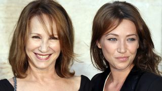 Près de deux mois après le départ de sa mère Nathalie Baye, Laura Smet prépare un projet inédit pour faire vivre son souvenir