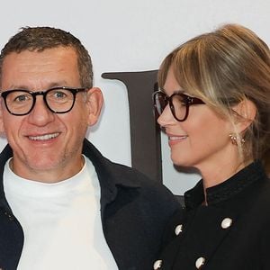 Dany Boon et sa compagne Clara Vello au photocall de la première du film "Karma" au cinéma Pathé Palace à Paris le 13 octobre 2026. 

© Coadic Guirec / Bestimage