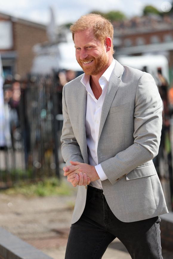 Le duc de Sussex, le prince Harry, arrive pour une visite au Community Recording Studio (CRS) à Nottingham, au Royaume-Uni, le 9 septembre 2025, à l'occasion de l'annonce d'un don substantiel à Children in Need pour aider à soutenir leur travail de lutte contre la violence affectant les jeunes. Photo by Stephen Lock/I-Images/ABACAPRESS.COM