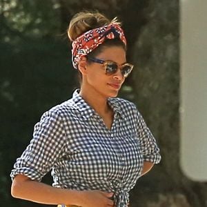 Exclusif - Eva Mendes et Ryan Gosling passent l'après-midi au parc avec leurs filles Esmaralda et Amanda le 18 septembre 2018.
©The ImageDirect / Bestimage