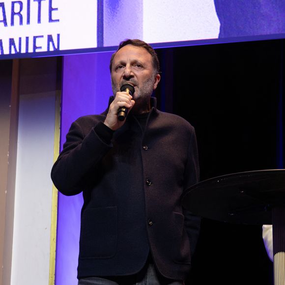 Soulignant son profond attachement au renforcement de l'économie israélienne et à la sauvegarde de "médias puissants, libres et influents".

L'animateur Arthur (Jacques Essebag) au meeting de solidarité avec le peuple iranien "Iran, silence on tue !" à la Maison de la Chimie à Paris le 9 février 2026.

© Shana Abitbol / Bestimage