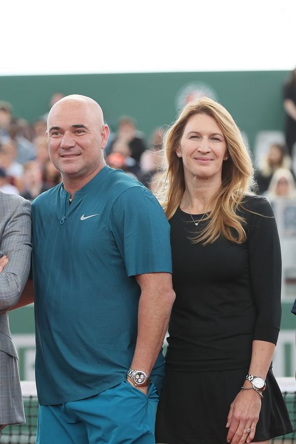 Steffi Graf et son mari André Agassi - Tournoi des "Longines Future Tennis Aces" sur le court en terre battue installé sous la Tour Eiffel dans le cadre de l'opération "Roland-Garros dans la Ville" à Paris, le 2 juin 2018. S. Graf et A. Agassi ont disputé un match avec les vainqueurs de cette compétition. © Jacovides/Moreau/Bestimage