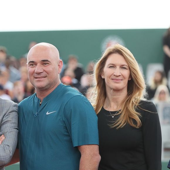 Steffi Graf et son mari André Agassi - Tournoi des "Longines Future Tennis Aces" sur le court en terre battue installé sous la Tour Eiffel dans le cadre de l'opération "Roland-Garros dans la Ville" à Paris, le 2 juin 2018. S. Graf et A. Agassi ont disputé un match avec les vainqueurs de cette compétition. © Jacovides/Moreau/Bestimage