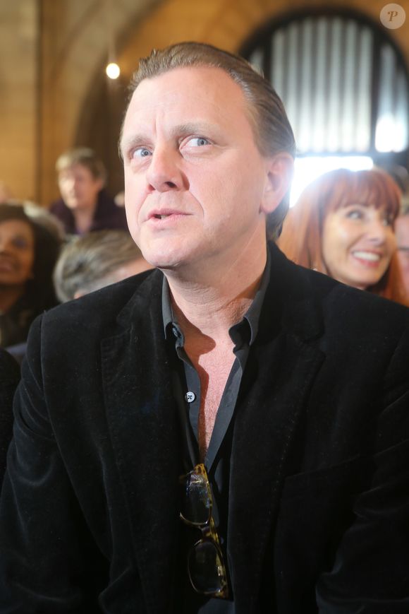 Claude François Junior (Jr) lors de la messe hommage à Claude François en l'église Notre-Dame d'Auteuil à Paris le 10 mars 2018. Cette commémoration marque le 40ème anniversaire de la mort du chanteur. Ses obsèques ont été célébrées au même endroit le 15 mars 1978.
© CVS / Bestimage