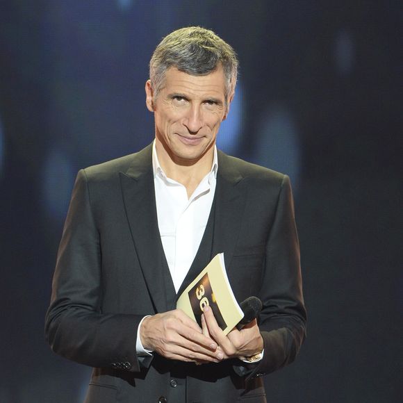 et mon frère me dit : 'Non, elle n'aurait pas aimé ça, il faut que tu y ailles. Donc, j'y suis allé'",  a raconté l'époux de Mélanie Page.

Nagui - Telethon 2013 dans les studios de television de La Plaine-Saint-Denis le 7 Decembre 2013. Le Telethon 2013 a recolte cette annee plus de 78 millions d'euros de promesses de dons