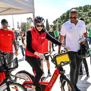 Le prince Albert II de Monaco et la princesse Charlene ont participé à la Road Safety Day, une journée de sensibilisation et de sport pour toute la famille dédié à la sécurité routière à vélo et à l'initiation des jeunes au sport, à Monaco organisée par la Fondation Princesse Charlene, le 23 mars 2025.  © Bruno Bebert/Bestimage