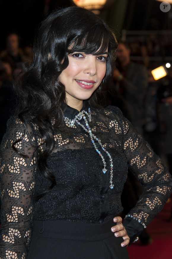 "Son album est fini depuis décembre" a déclaré un proche de l'artiste, affirmant qu'elle souhaite garder l'effet de surprise.

Indila arrivant à la 16e cérémonie des NRJ Music Awards qui s'est tenue au Palais des Festivals à Cannes, France, le 13 décembre 2014. Photo by Nicolas Genin/ABACAPRESS.COM