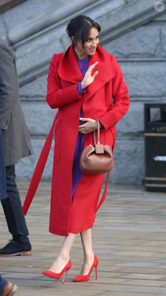 Le prince Harry, duc de Sussex,  et Meghan Markle, duchesse de Sussex,  enceinte, lors d'une visite à Birkenhead le 14 janvier 2019. Backgrid USA / Bestimage