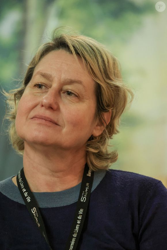 Luana Belmondo lors des Journées du livre et du vin à Saumur (Maine et Loire) le 6 avril 2025. © Laeticia Notariani/Bestimage