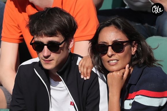 Leïla Kaddour-Boudadi et son compagnon Pierre Guénard dans les tribunes des internationaux de Roland Garros - jour 4 - à Paris, France, le 30 mai 2018. © Cyril Moreau - Dominique Jacovides/Bestimage