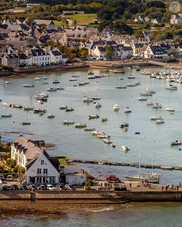 Vie de Locmariaquer en Bretagne, photo publiée le 12 mai 2023.