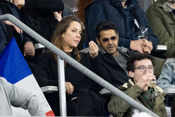 Jamel Debbouze avec sa femme Mélissa Theuriau - Célébrités dans les tribunes du quart de finale de la Ligue des Nations de l'UEFA 2025 "France - Croatie (2-0 / tab 5-4)" au Stade de France à Saint-Denis le 23 mars 2025. © Cyril Moreau/Bestimage