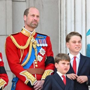 Le roi Charles III, William, prince de Galles, le prince Louis, le prince George, la princesse Charlotte, Catherine, princesse de Galles sur le balcon du palais de Buckingham lors de la cérémonie des couleurs 2025, à Londres, Royaume-Uni, le 14 juin 2025. Photo par Zak Hussein, Splash News/ABACAPRESS.COM