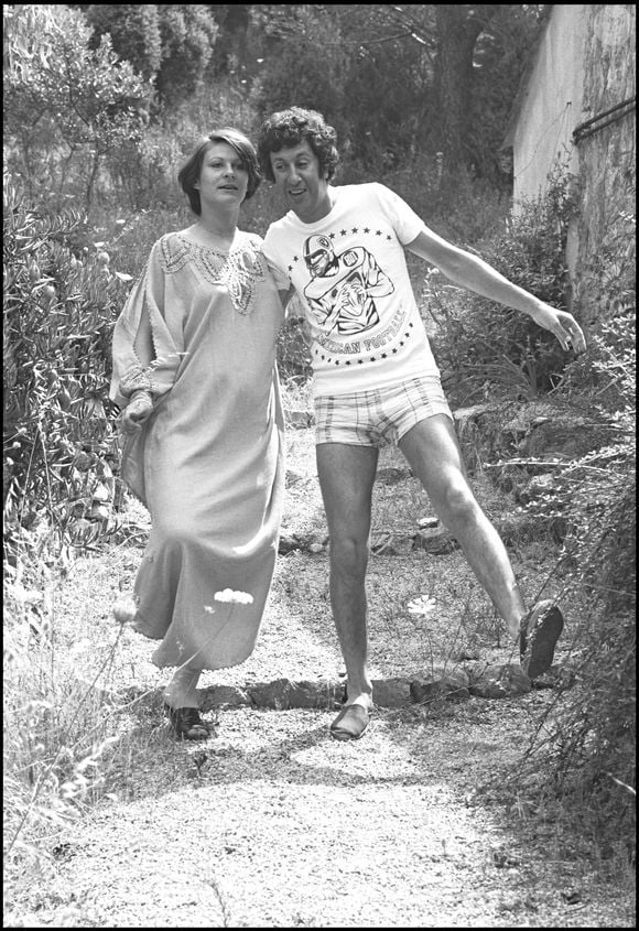 la maison était apparemment en mauvais état et était mal entretenue. Les nouveaux propriétaires ont donc réalisé plus de 

Archives - Stéphane Collaro et son épouse à l'époque,  en 1976 à Saint-Tropez.
DANIEL ANGELI / BESTIMAGE