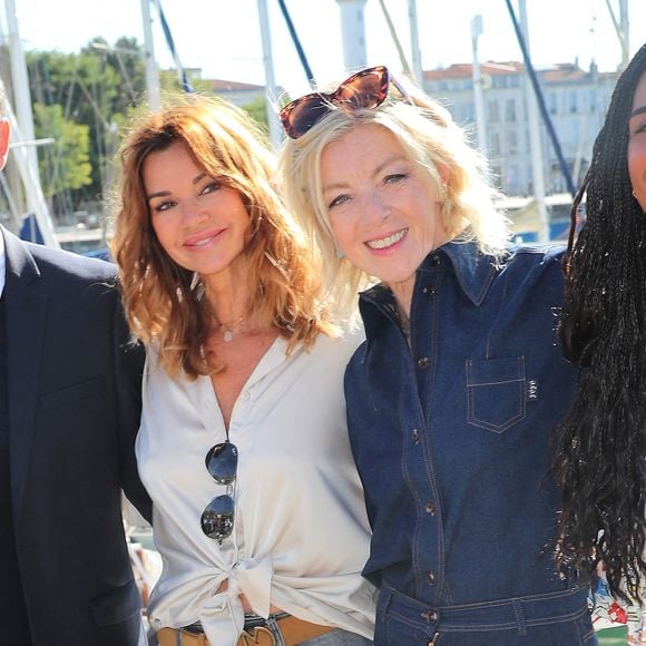 En parallèle depuis 2017 jusqu'en 2022 comme l'a notifié Allo Ciné, Nicolas Jean, avait également participé à l'écriture de près de 200 épisodes de la quotidienne de "Demain nous appartient".

Mayel Elhajaoui, Ingrid Chauvin, Luce Mouchel, Nelly Lawson - Photocall de la série "Demain nous appartient" lors de la 26ème Edition du Festival de la Fiction de La Rochelle. Le 14 septembre 2024
© Patrick Bernard / Bestimage