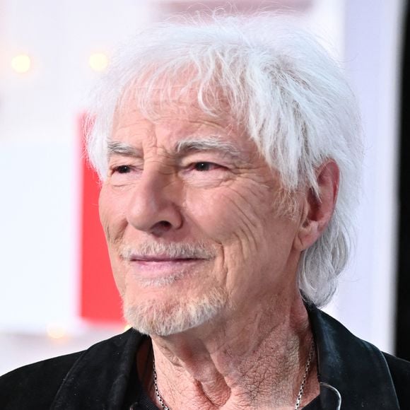 Exclusif - Hugues Aufray - Enregistrement de l'émission "Vivement dimanche" au studio Gabriel à Paris le 15 décembre 2023, présentée par M.Drucker, et diffusée le 4 février 2024  sur France 3. 
© Guillaume Gaffiot / Bestimage