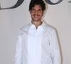 L'actrice a assisté à l'événement aux côtés de nombreuses autres célébrités, telles que Louis Garrel, Pharrell Williams ou encore Guillaume Gallienne.

Louis Garrel - Défilé de mode Dior Homme, Collection Printemps/Été 2027 - Photocall - dans le cadre de la Fashion Week de Paris, France, le 24 Juin 2026. 

© Bertrand Rindoff / Bestimage