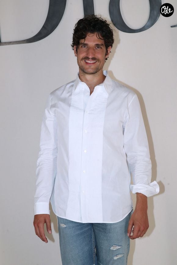 L'actrice a assisté à l'événement aux côtés de nombreuses autres célébrités, telles que Louis Garrel, Pharrell Williams ou encore Guillaume Gallienne.

Louis Garrel - Défilé de mode Dior Homme, Collection Printemps/Été 2027 - Photocall - dans le cadre de la Fashion Week de Paris, France, le 24 Juin 2026. 

© Bertrand Rindoff / Bestimage