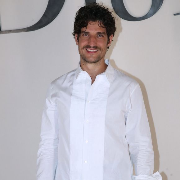 L'actrice a assisté à l'événement aux côtés de nombreuses autres célébrités, telles que Louis Garrel, Pharrell Williams ou encore Guillaume Gallienne.

Louis Garrel - Défilé de mode Dior Homme, Collection Printemps/Été 2027 - Photocall - dans le cadre de la Fashion Week de Paris, France, le 24 Juin 2026. 

© Bertrand Rindoff / Bestimage