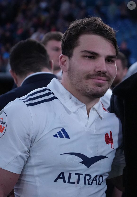 Antoine Dupont - L'équipe de France de rugby victorieuse face à l'Italie (73 - 24) lors du Tournoi des Six Nations à Rome, le 24 février 2025. 
© Laurent Lairys / PsnewZ / Bestimage