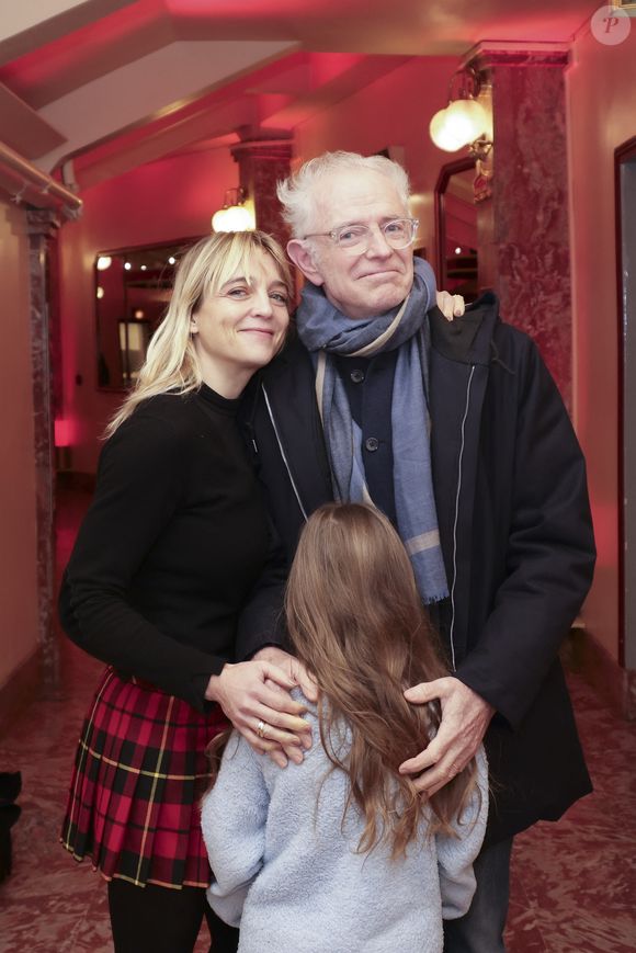 Mac Lesggy, sa femme et sa fille, lors de la représentation pour Les Pièces Jaunes du Cirque Bouglione au Cirque d'Hiver organisée par le couturier Stéphane Rolland, Paris, France, le 10 janvier 2026. © Jack Tribeca / Bestimage