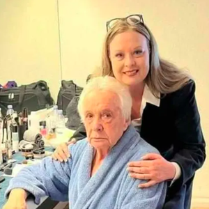 A l'âge de 26 ans, Cynthia Sardou a vécu une terrible agression, moteur de son désir de refaire sa vie à l'étranger...

Photo souvenir de la tournée 2023 à Brussels en Belgique, Cynthia Sardou avec son père Michel Sardou, publiée sur Instagram le 26 janvier 2025.