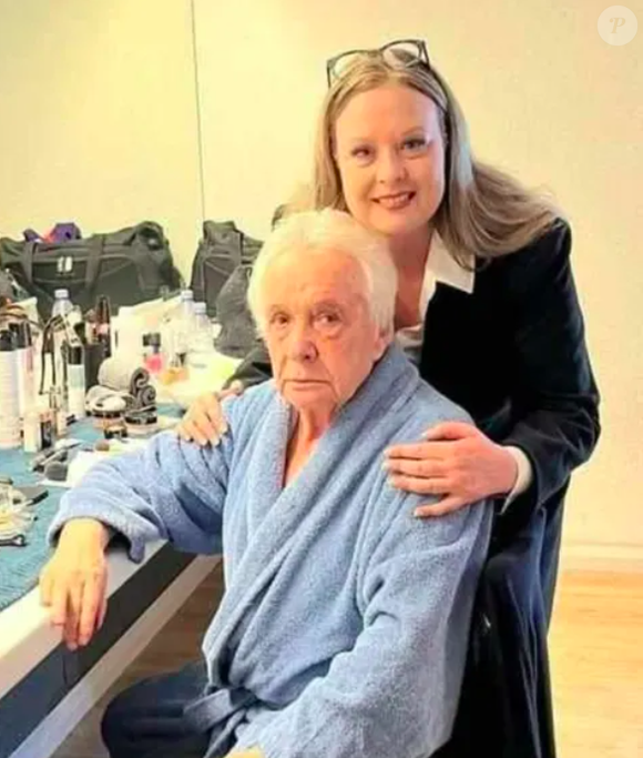 A l'âge de 26 ans, Cynthia Sardou a vécu une terrible agression, moteur de son désir de refaire sa vie à l'étranger...

Photo souvenir de la tournée 2023 à Brussels en Belgique, Cynthia Sardou avec son père Michel Sardou, publiée sur Instagram le 26 janvier 2025.