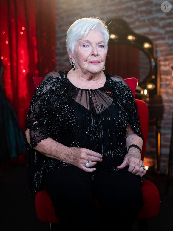 Face à la baisse des financements publics, elle appelle les Français à faire des dons pour soutenir la recherche.
Exclusif - Line Renaud - Backstage de l'enregistrement de l'émission "100 ans de comédies musicales pour le Sidaction", qui sera diffusée le 2 avril sur France 2. Le 10 mars 2020
© Moreau-Perusseau / Bestimage